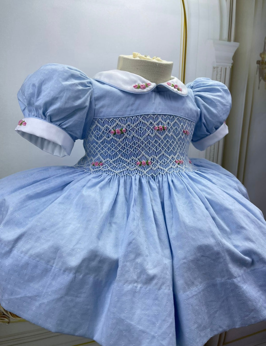 Pre order due in 16th December                    Blue smock dress