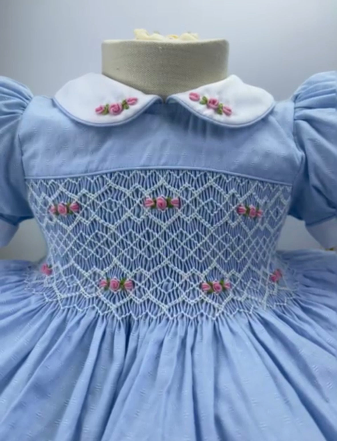 Pre order due in 16th December                    Blue smock dress