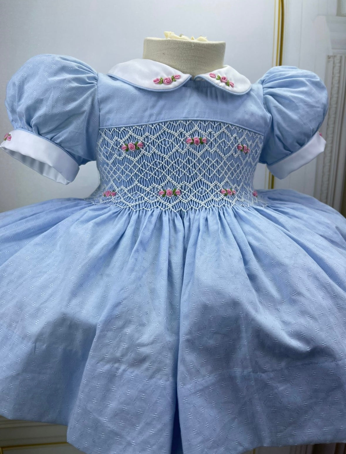 Pre order due in 16th December                    Blue smock dress